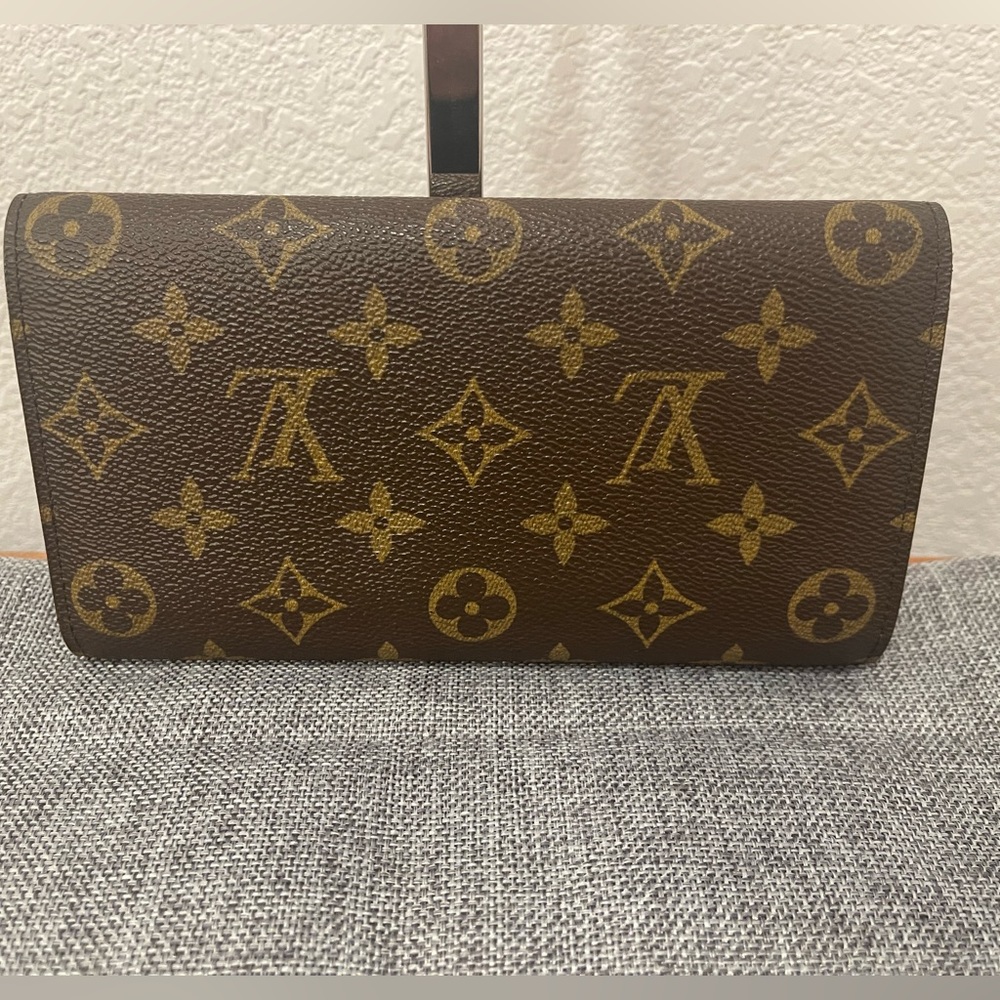 24. Louis Vuitton Porte Tresor International Wallet Monogram Canvas - Picture 5 of 9